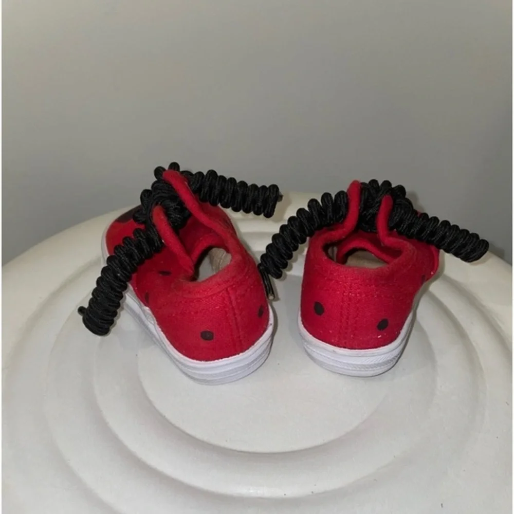 Ladybug‎ baby shoes sneakers Size 4.